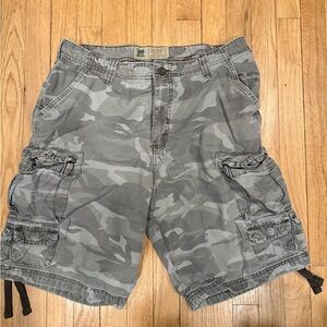Lee camo cargo shorts size 34